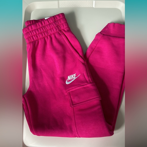Brand new* Girls Nike Sweatpants - Picture 2 of 2